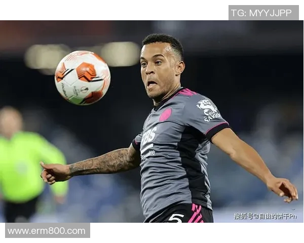 白色头发的足球明星男士们如何在赛场上展现独特魅力与风采