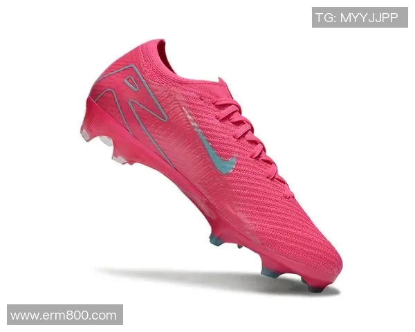 粉色足球鞋闪耀绿茵场足球明星们的时尚选择与竞技激情