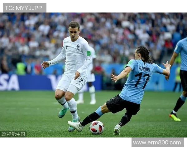 足球明星瞬间绽放光芒的精彩时刻回顾与感动瞬间合集 足球明星瞬间绽放光芒的精彩时刻回顾与感动瞬间合集